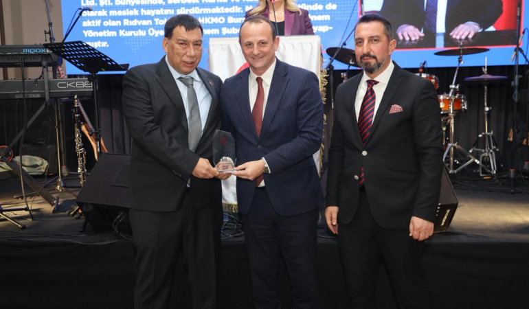 BAŞKAN YELE’YE MESLEKTE 25. YIL ONURU