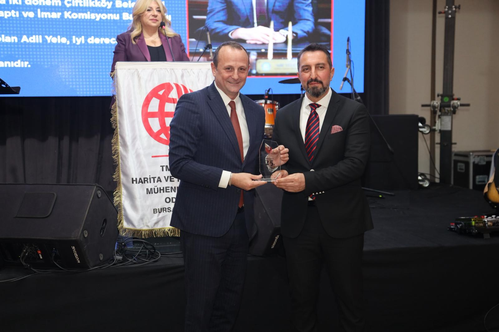 BAŞKAN YELE’YE MESLEKTE 25. YIL ONURU