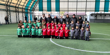 ÇİFTLİKKÖY’DE MİNİK YILDIZLAR SAHAYA ÇIKTI