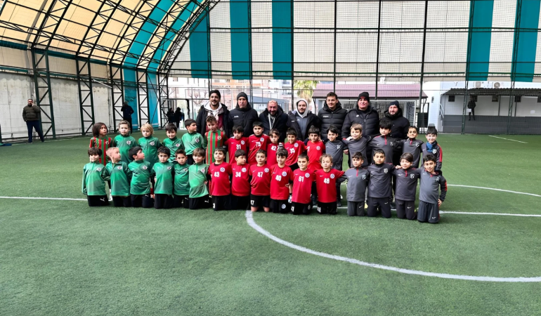 ÇİFTLİKKÖY’DE MİNİK YILDIZLAR SAHAYA ÇIKTI