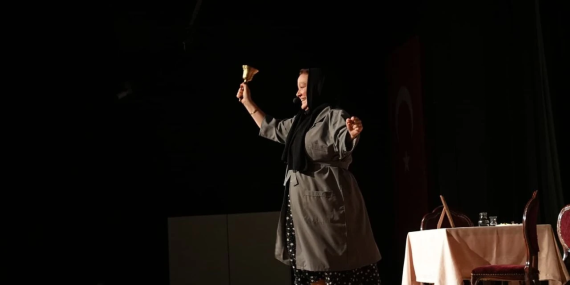 Adile Naşit’in Hüzünlü Hayatı Yalova Sahnesinde Alkışlarla Anlatıldı