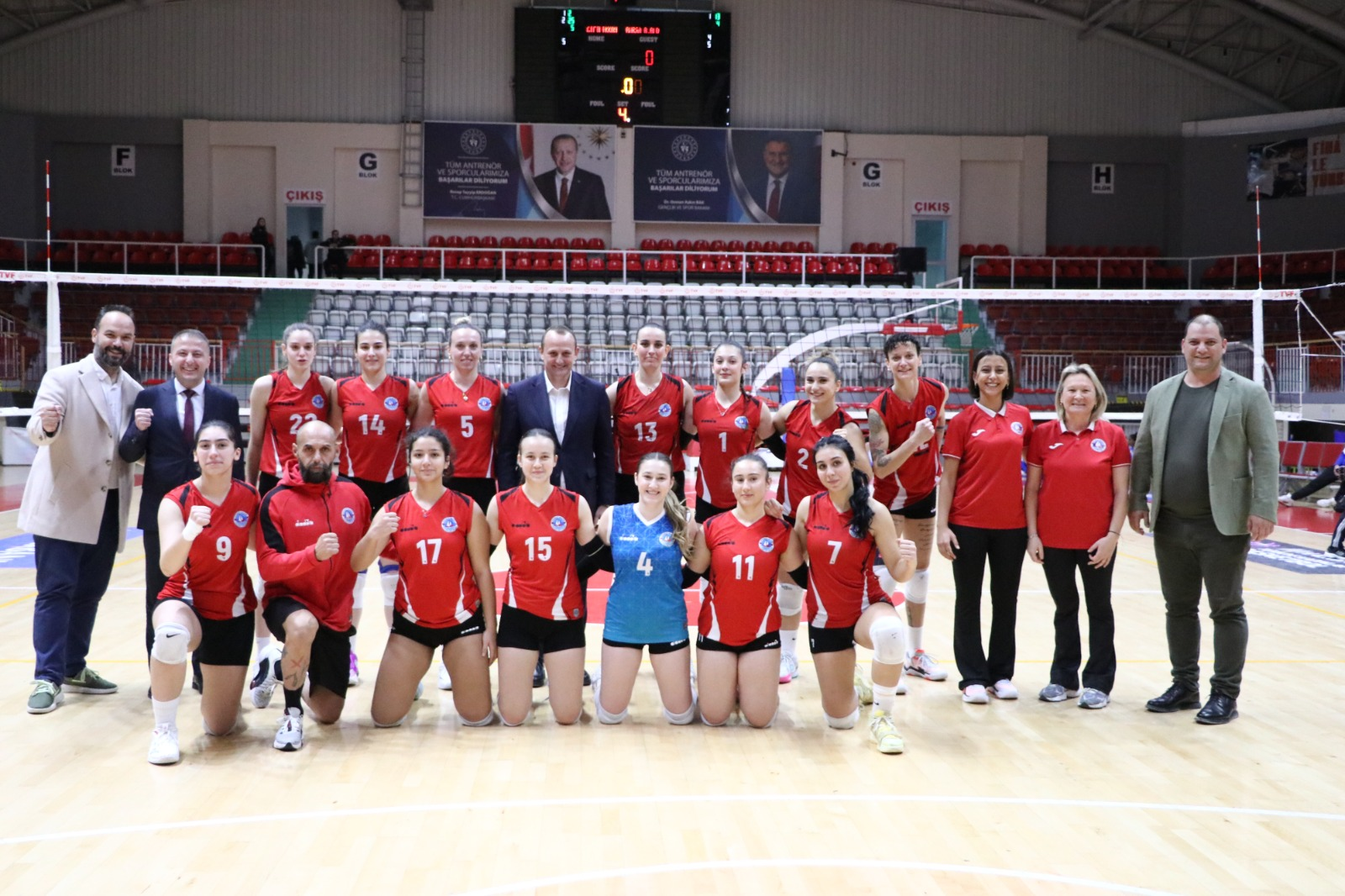 BAŞKAN YELE, “ÇİFTLİKKÖY, YALOVA’DA SPORUN PARLAYAN YILDIZI” 7 BAŞKAN YELE, “ÇİFTLİKKÖY, YALOVA’DA SPORUN PARLAYAN YILDIZI”