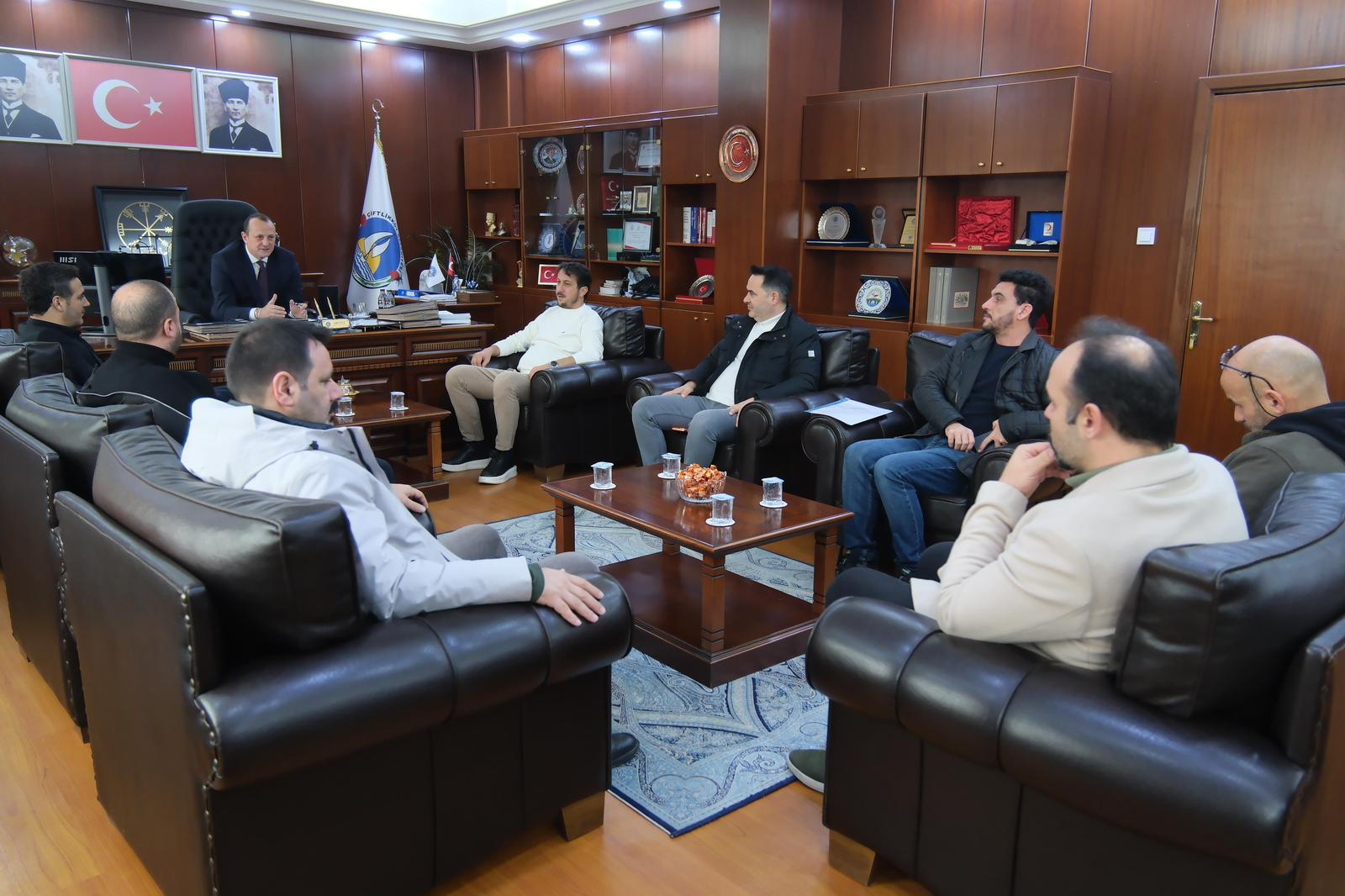 BAŞKAN YELE, “ÇİFTLİKKÖY, YALOVA’DA SPORUN PARLAYAN YILDIZI” 5 BAŞKAN YELE, “ÇİFTLİKKÖY, YALOVA’DA SPORUN PARLAYAN YILDIZI”