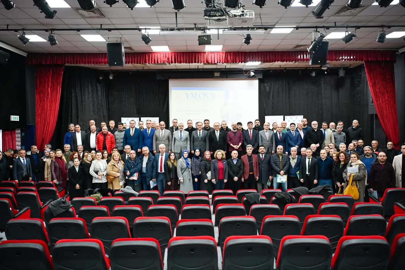 Vali Dr. Ahmet Hamdi Usta, “Yalova Eğitim Okumaları” Programında Okul Müdürleriyle Buluştu 4 Vali Dr. Ahmet Hamdi Usta, “Yalova Eğitim Okumaları” Programında Okul Müdürleriyle Buluştu