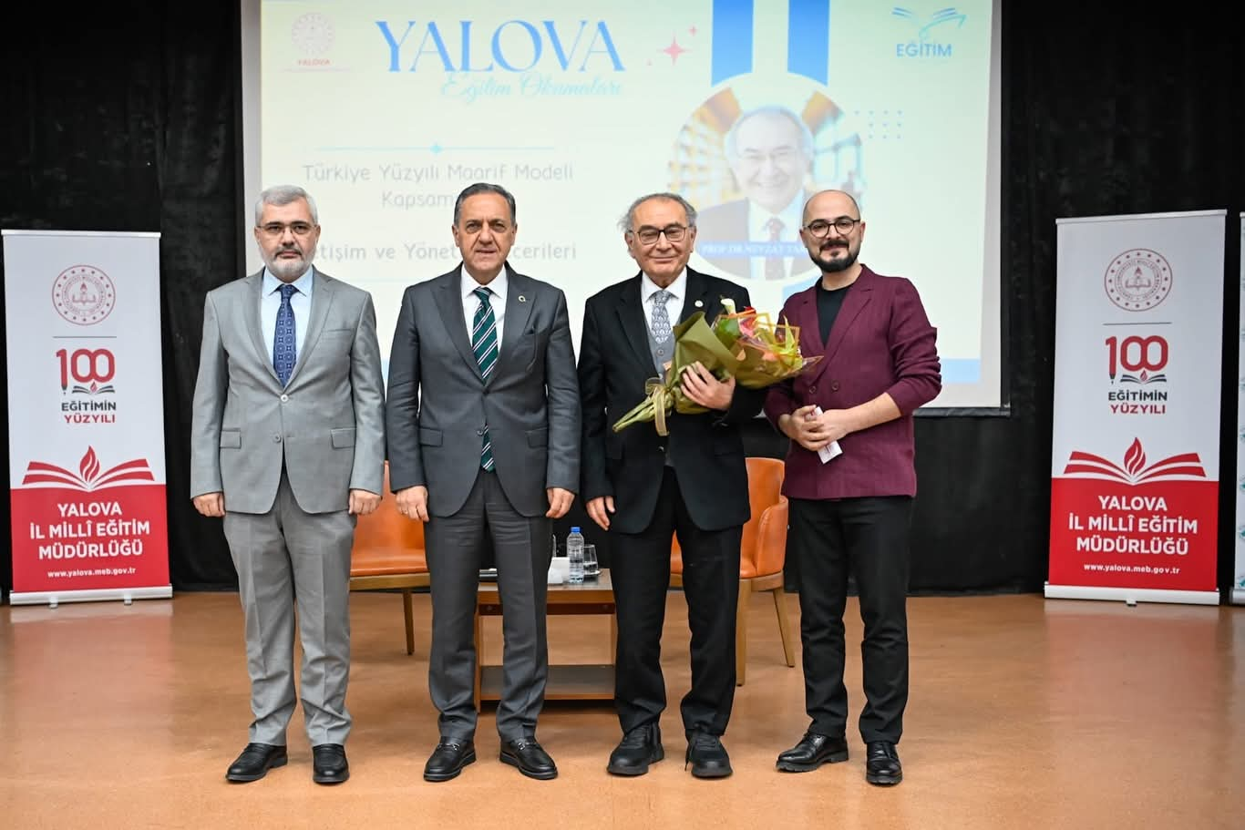 Vali Dr. Ahmet Hamdi Usta, “Yalova Eğitim Okumaları” Programında Okul Müdürleriyle Buluştu 5 Vali Dr. Ahmet Hamdi Usta, “Yalova Eğitim Okumaları” Programında Okul Müdürleriyle Buluştu