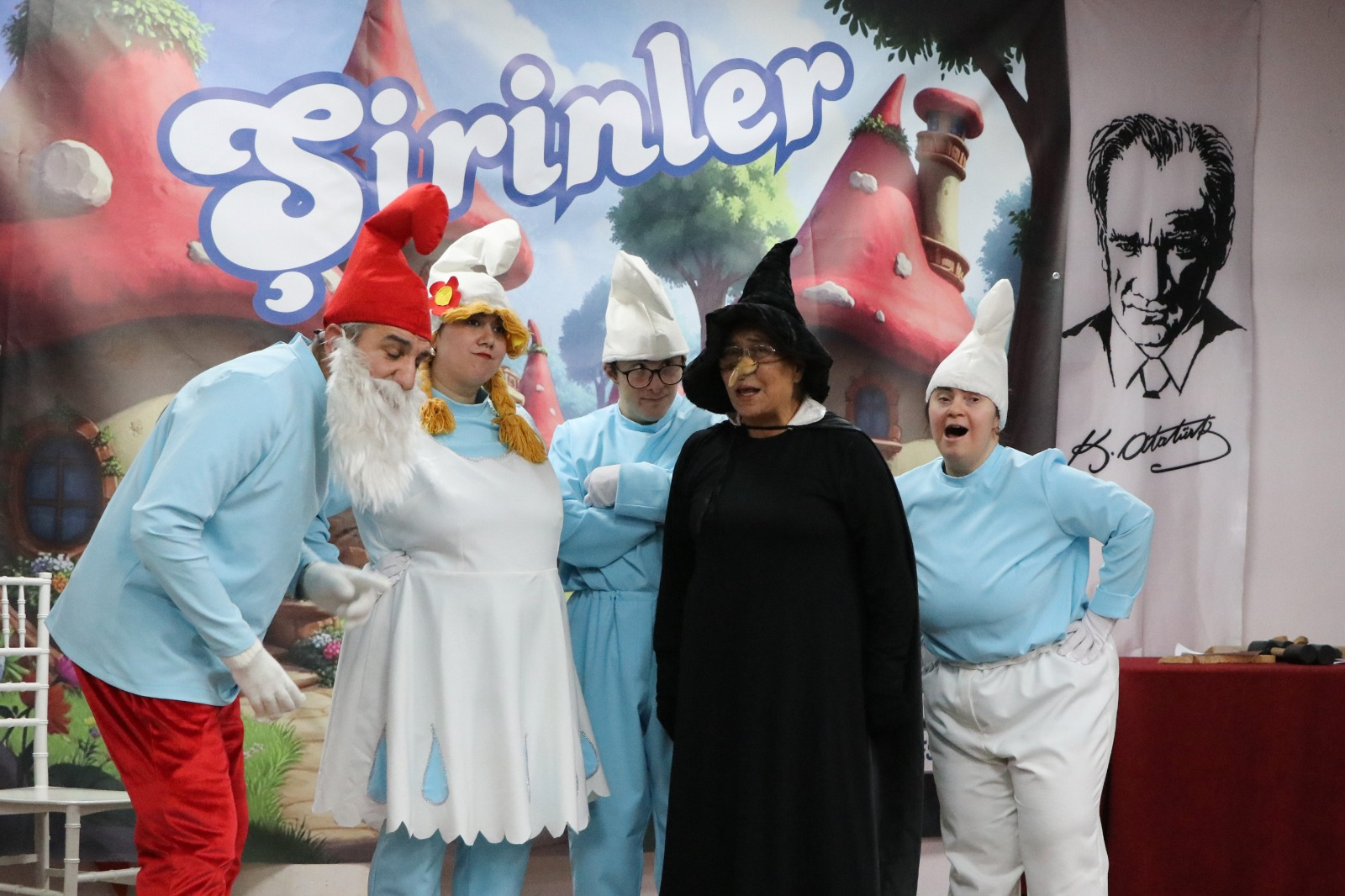 ‘ŞİRİNLER’ ÇİFTLİKKÖY’DE ÇOCUKLARLA BULUŞTU