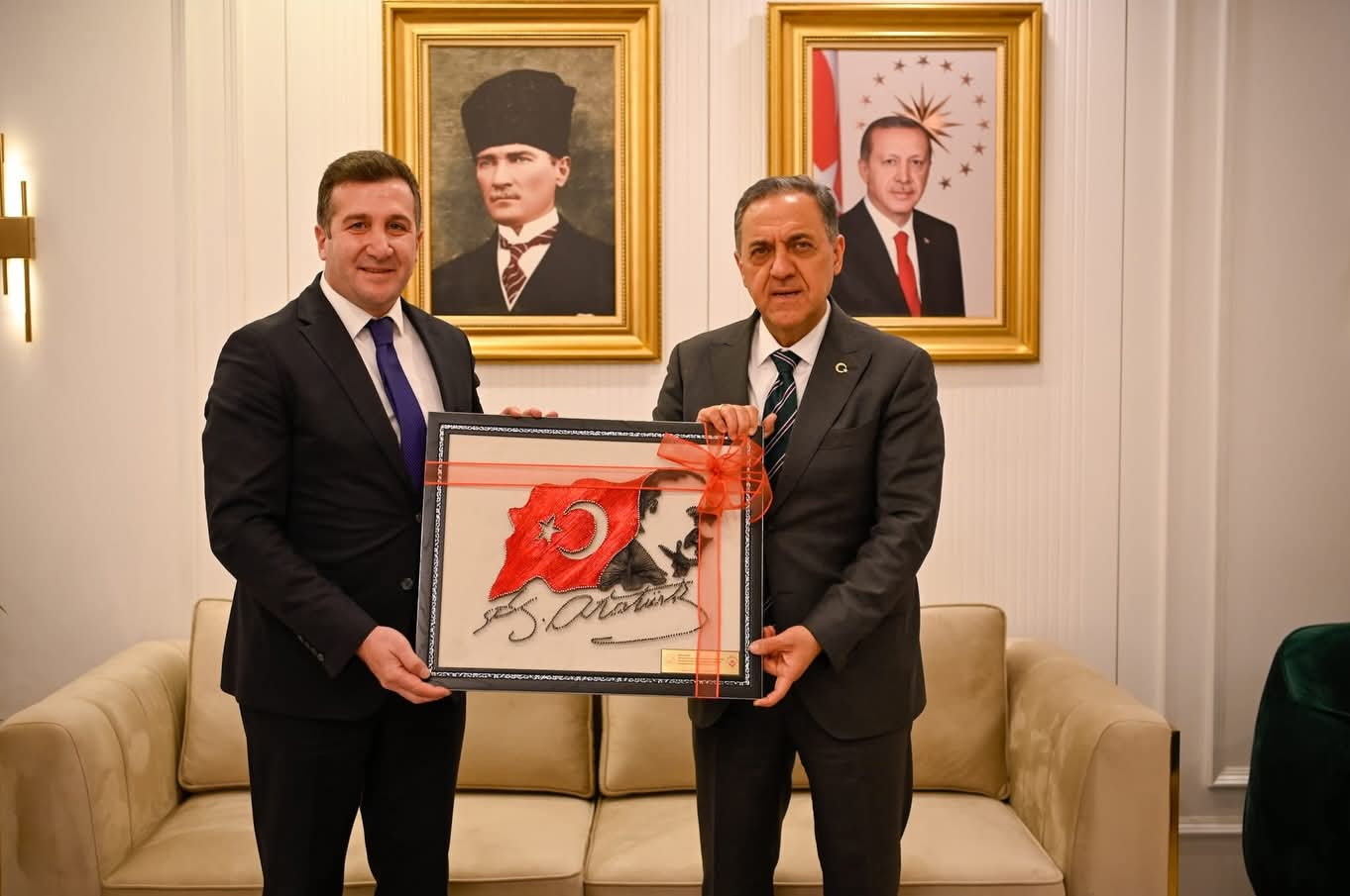 YALOVA’DA KURUM MÜDÜRLERİNDEN VALİ USTA’YA HAYIRLI OLSUN ZİYARETİ 4 YALOVA’DA KURUM MÜDÜRLERİNDEN VALİ USTA’YA HAYIRLI OLSUN ZİYARETİ