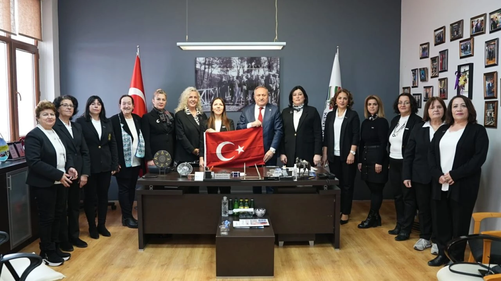 Kadın Meclisi’nden Ay Yıldızlı Bayrak Vurgusu: “Ortak Değerlerimizin En Güçlü Simgesi”