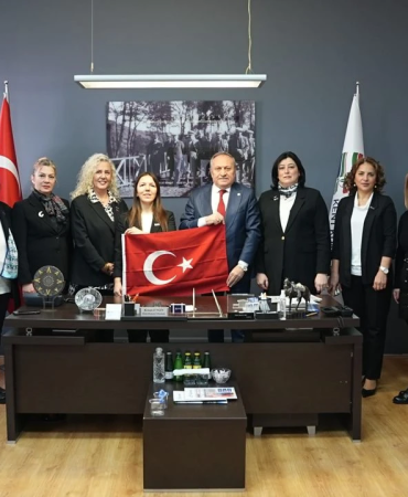Kadın Meclisi’nden Ay Yıldızlı Bayrak Vurgusu: “Ortak Değerlerimizin En Güçlü Simgesi”