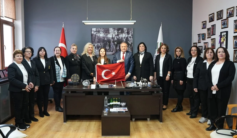 Kadın Meclisi’nden Ay Yıldızlı Bayrak Vurgusu: “Ortak Değerlerimizin En Güçlü Simgesi”