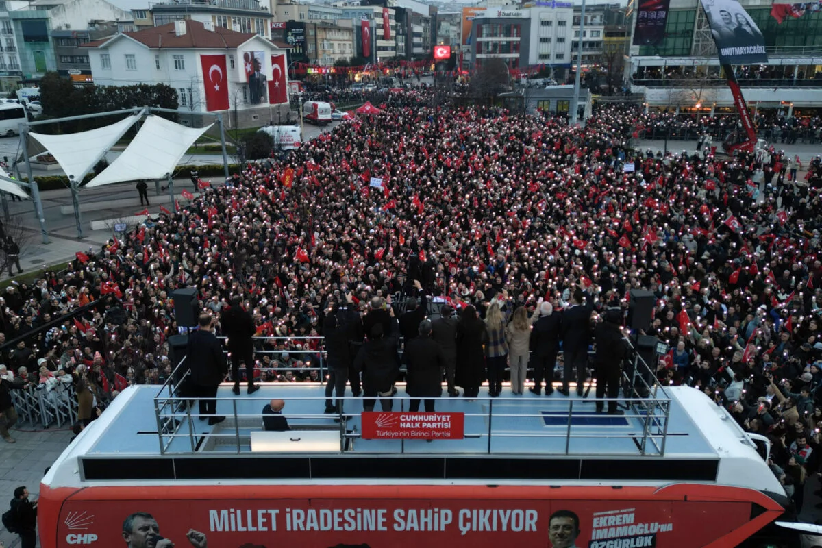 Özgür Özel Yalova’dan Seslendi: “Erken Seçim İçin Hodri Meydan”