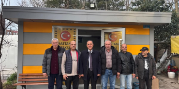Yalova Valisi Dr. Ahmet Hamdi Usta’dan Sahaya Çat Kapı Ziyaret: Hastane Taksi Durağında Sıcak Sohbet