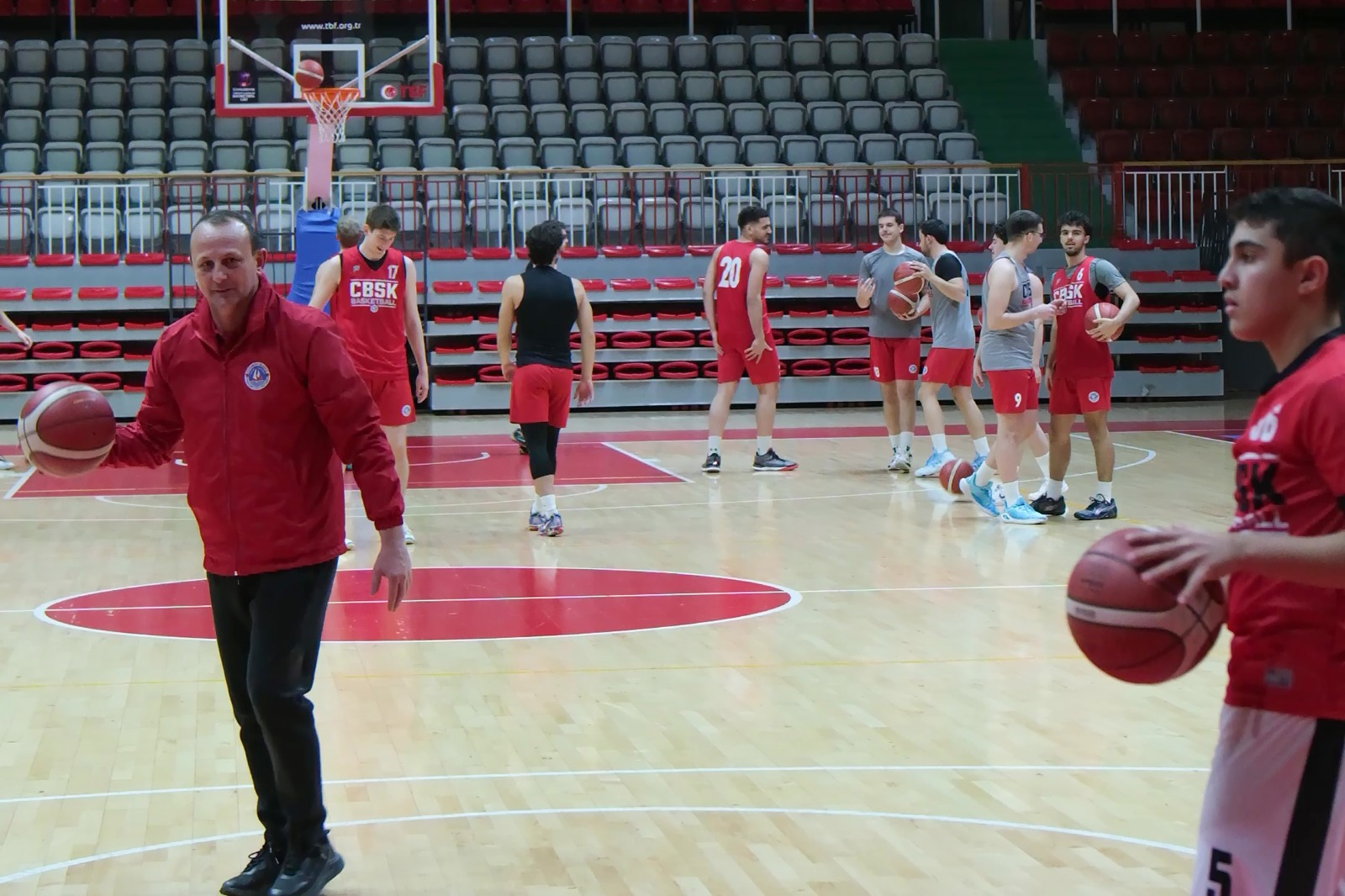 BAŞKAN YELE PARKEYE İNDİ 5 BAŞKAN YELE PARKEYE İNDİ