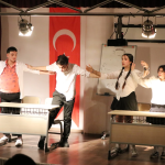 ÇİFTLİKKÖY’DE TİYATRO ŞÖLENİ, ‘CANIMIZ SAĞ OLSUN’LA DEVAM ETTİ