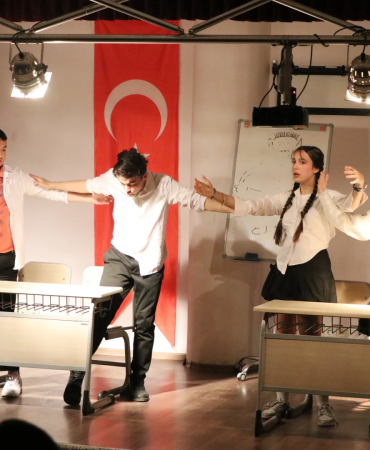 ÇİFTLİKKÖY’DE TİYATRO ŞÖLENİ, ‘CANIMIZ SAĞ OLSUN’LA DEVAM ETTİ