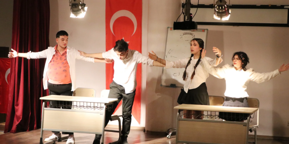 ÇİFTLİKKÖY’DE TİYATRO ŞÖLENİ, ‘CANIMIZ SAĞ OLSUN’LA DEVAM ETTİ