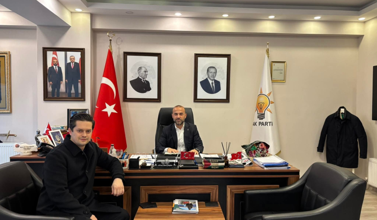 AK Parti Yalova İl Başkanlığı’nda Kentsel Dönüşüm ve Afet Riskleri Masaya Yatırıldı