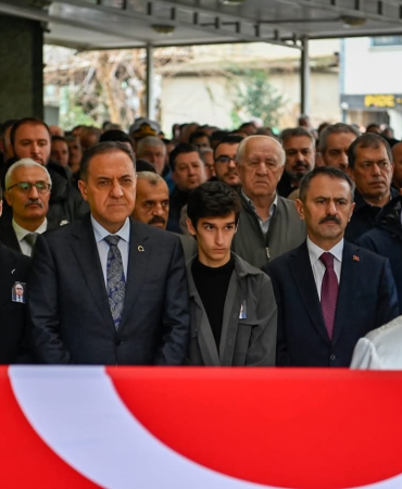 Yalova Valisi Dr. Ahmet Hamdi Usta, Emekli Vali Yardımcısı Dursun Balaban’ı Son Yolculuğuna Uğurladı