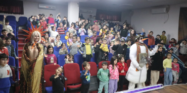 ÇİFTLİKKÖY’DE ÇOCUK TİYATROSU ŞÖLENİ ‘KARDAN ADAM’LA FİNAL YAPTI