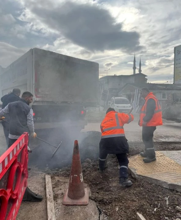 Altınova’da Yol Onarım Seferberliği Aralıksız Devam Ediyor