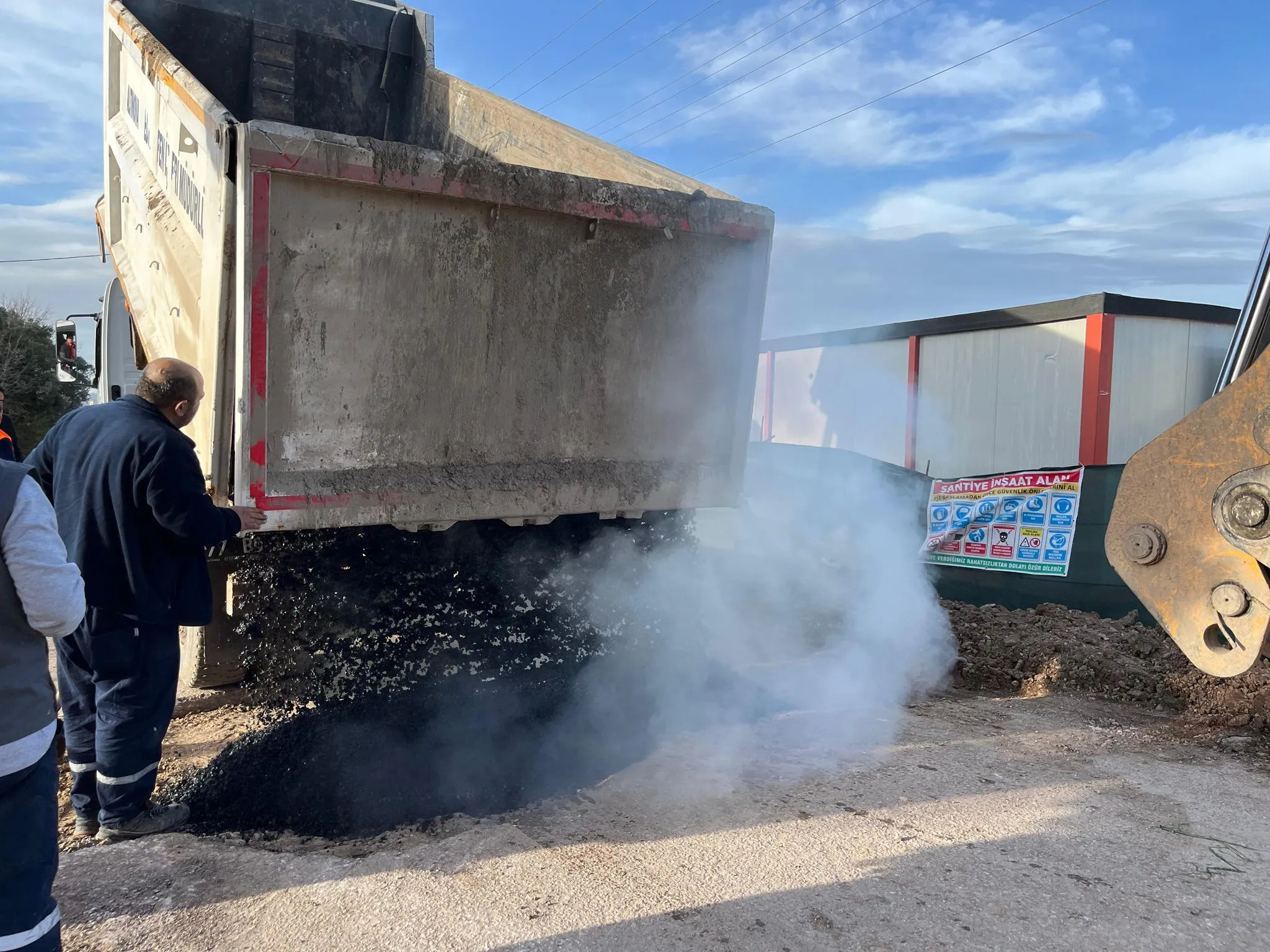 Altınova’da Yol Onarım Seferberliği Aralıksız Devam Ediyor 5 Altınova’da Yol Onarım Seferberliği Aralıksız Devam Ediyor