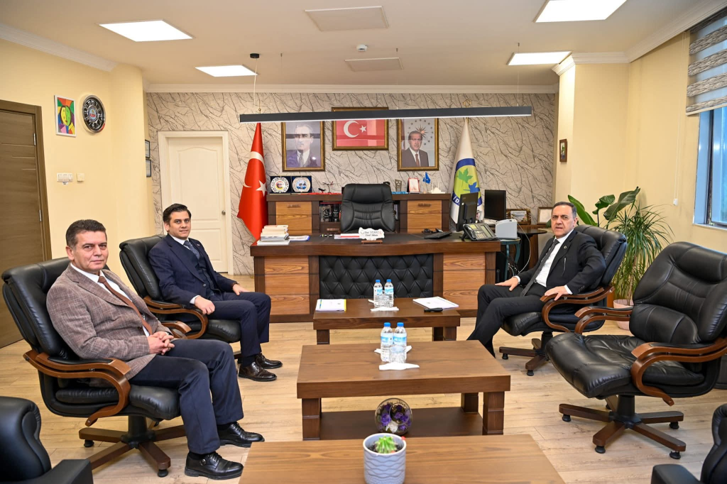 Vali Dr. Ahmet Hamdi Usta’dan İl Özel İdaresi’ne Övgü: “Büyükşehir Ölçeğinde Sorumluluk Üstleniyor”