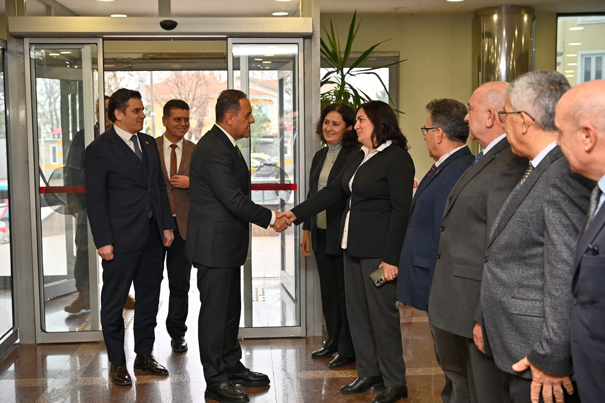 Vali Dr. Ahmet Hamdi Usta’dan İl Özel İdaresi’ne Övgü: “Büyükşehir Ölçeğinde Sorumluluk Üstleniyor” 5 Vali Dr. Ahmet Hamdi Usta’dan İl Özel İdaresi’ne Övgü: “Büyükşehir Ölçeğinde Sorumluluk Üstleniyor”