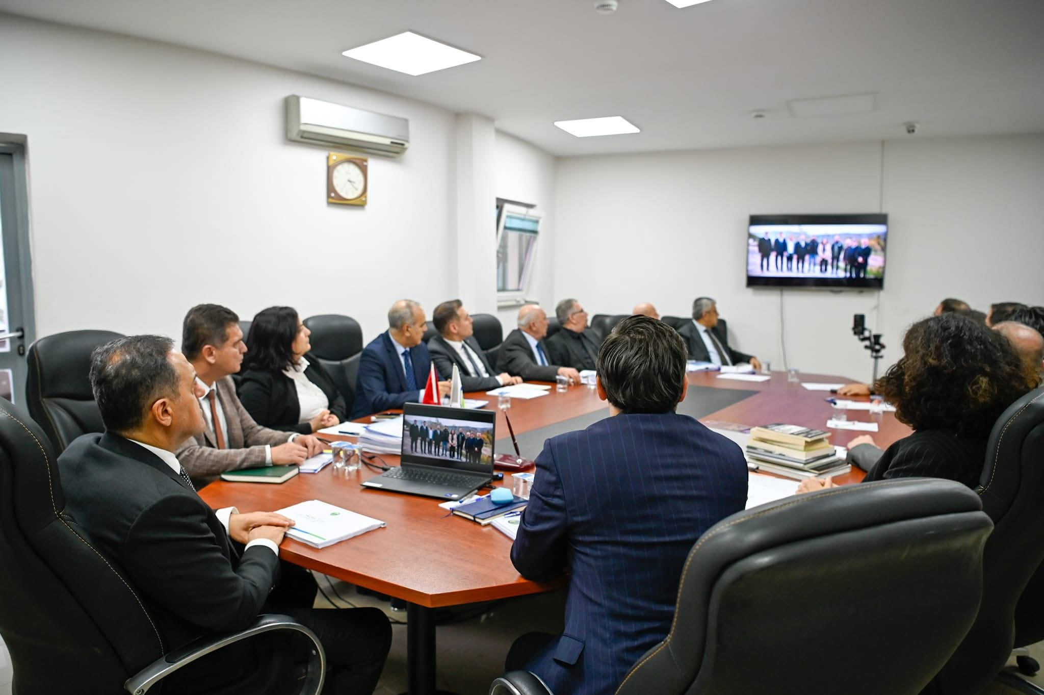 Vali Dr. Ahmet Hamdi Usta’dan İl Özel İdaresi’ne Övgü: “Büyükşehir Ölçeğinde Sorumluluk Üstleniyor” 7 Vali Dr. Ahmet Hamdi Usta’dan İl Özel İdaresi’ne Övgü: “Büyükşehir Ölçeğinde Sorumluluk Üstleniyor”