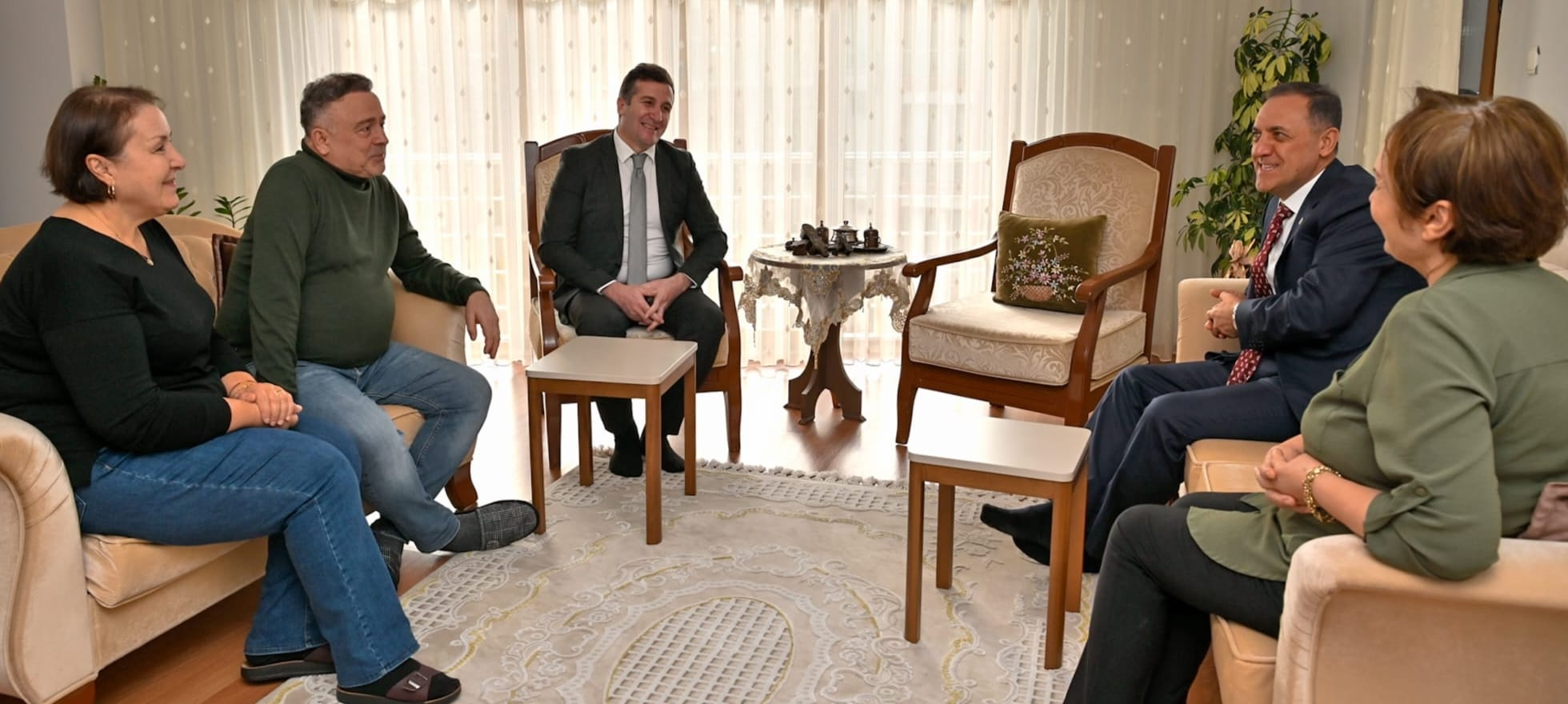 Valimiz Dr. Ahmet Hamdi Usta’dan Şehit Yakınları ve Gazilere Anlamlı Ziyaret