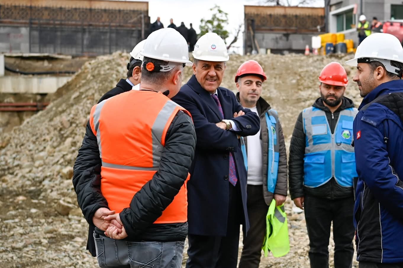 Yalova Valisi Dr. Ahmet Hamdi Usta’dan Valilik İnşaatına Yakın Takip: “Yıl Sonuna Kadar Tamamlanacak” 4 Yalova Valisi Dr. Ahmet Hamdi Usta’dan Valilik İnşaatına Yakın Takip: “Yıl Sonuna Kadar Tamamlanacak”