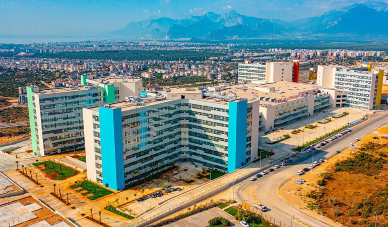 Antalya Şehir Hastanesi’nin İlk Başhekimi Doç. Dr. Nedim Ongun: Bölgenin Sağlık Üssü Güçlenerek Yoluna Devam Ediyor