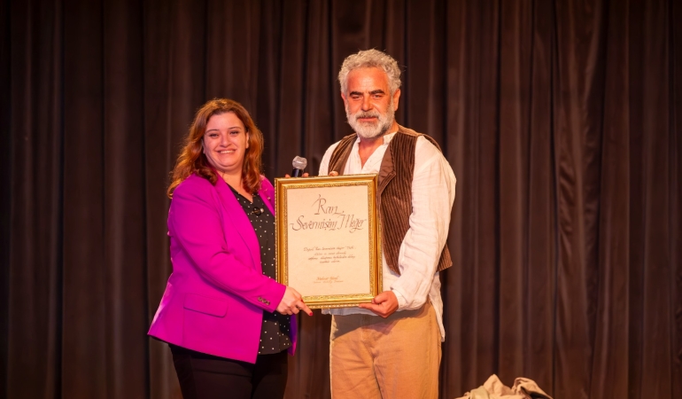 YALOVA SAHNESİNDE YURDAER OKUR İMZASI