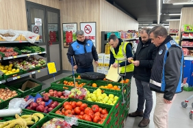 YALOVA BELEDİYESİ’NDEN SEBZE VE MEYVEDE KÜNYE DENETİMİ  