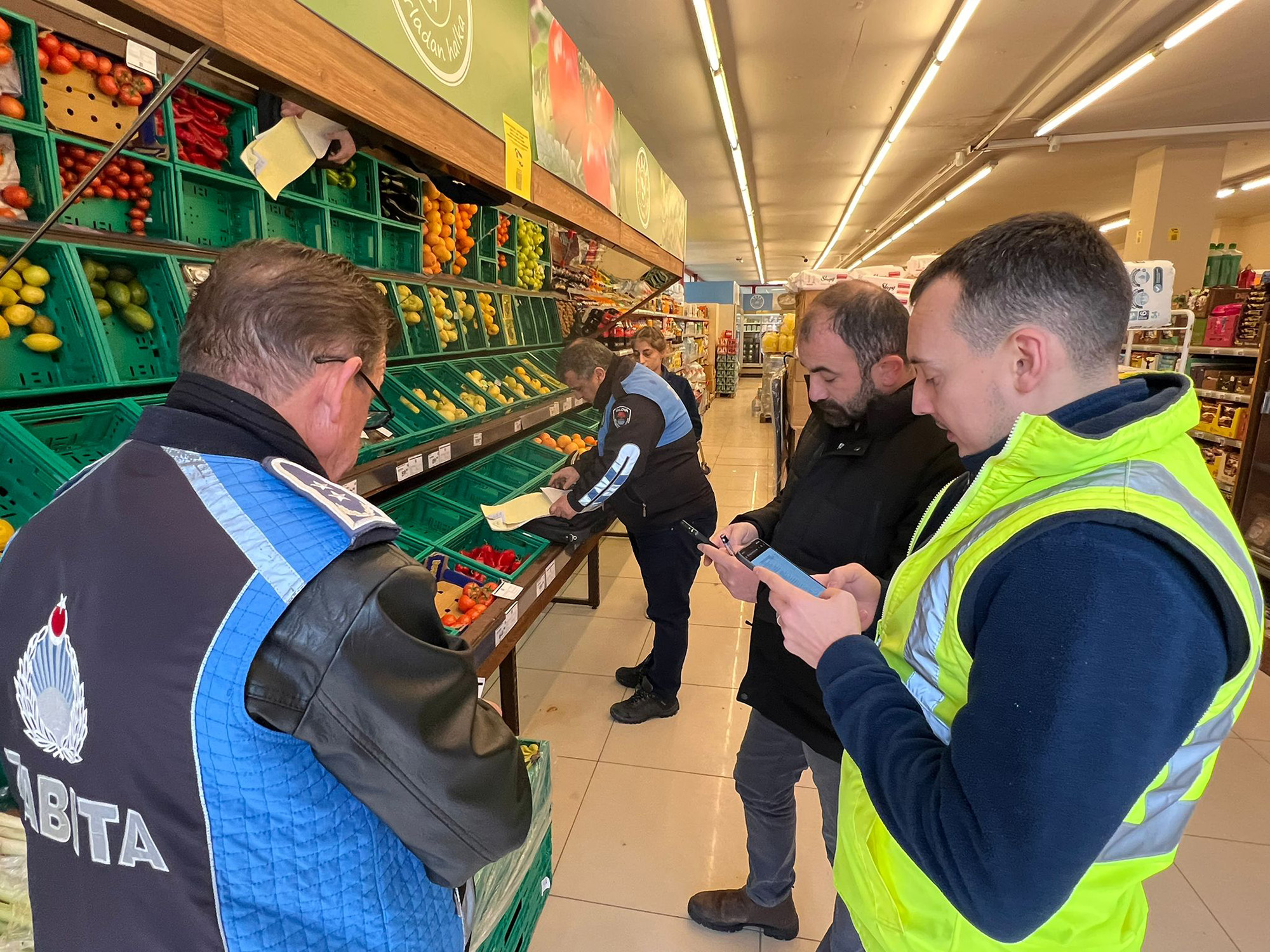 YALOVA BELEDİYESİ’NDEN SEBZE VE MEYVEDE KÜNYE DENETİMİ  