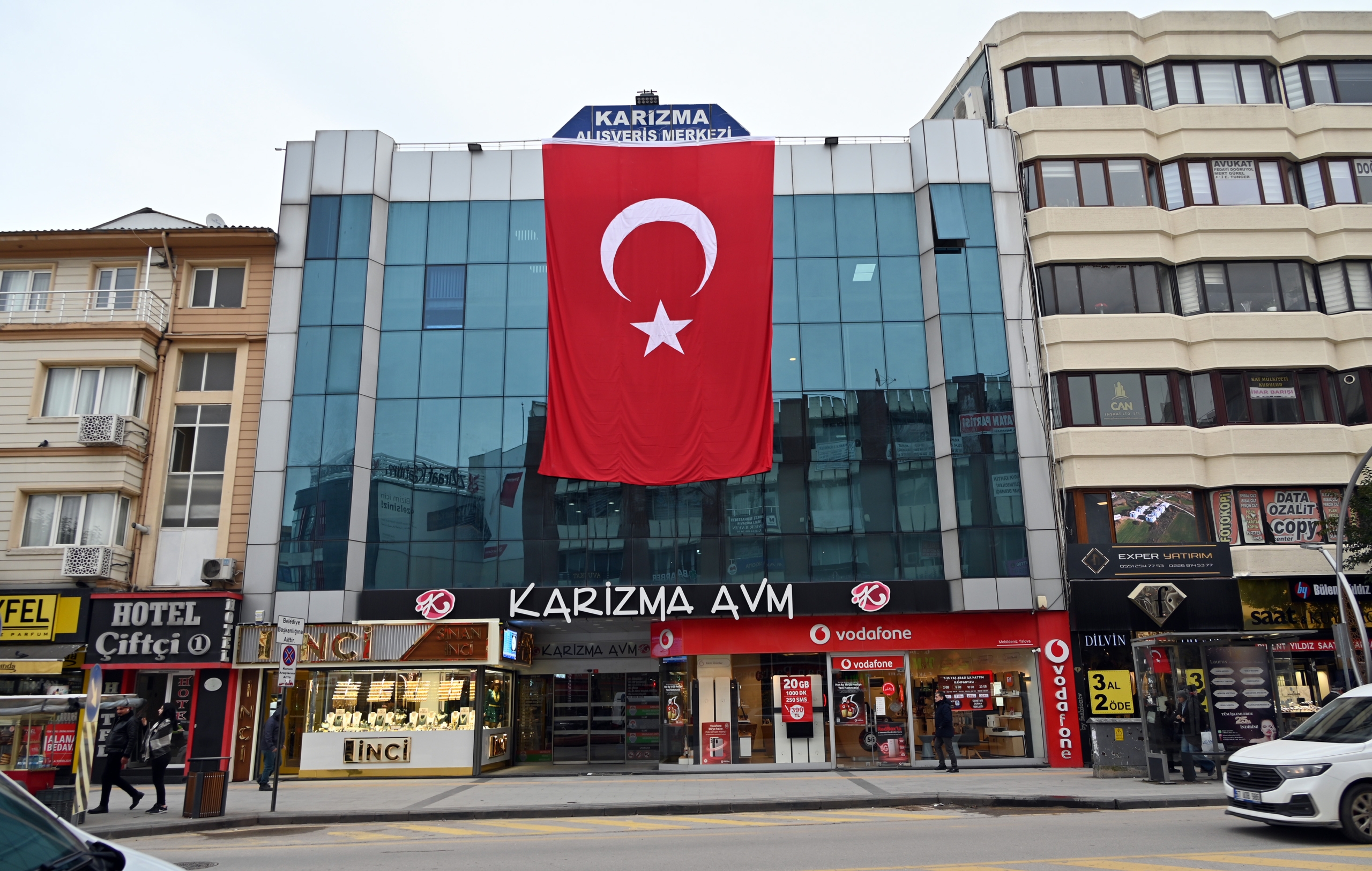 “ŞANLI BAYRAĞIMIZI HİÇ KİMSE İNDİREMEZ”