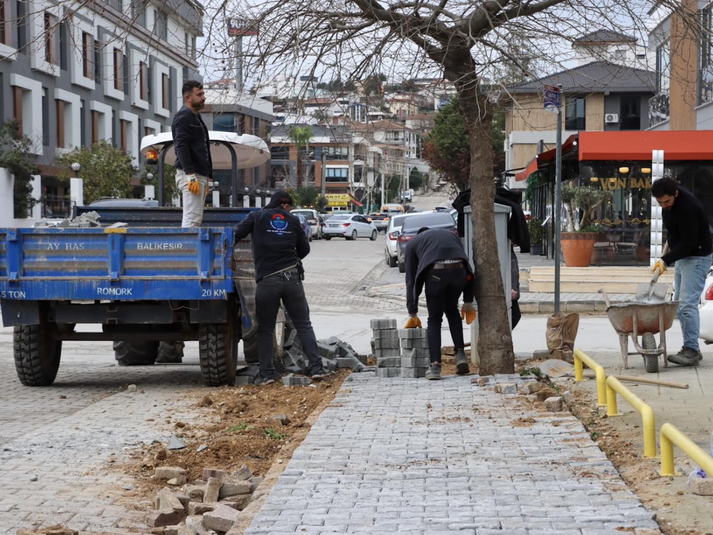 YALOVA BELEDİYESİ EKİPLERİ SAHADA ÇALIŞMALARINI SÜRDÜRÜYOR