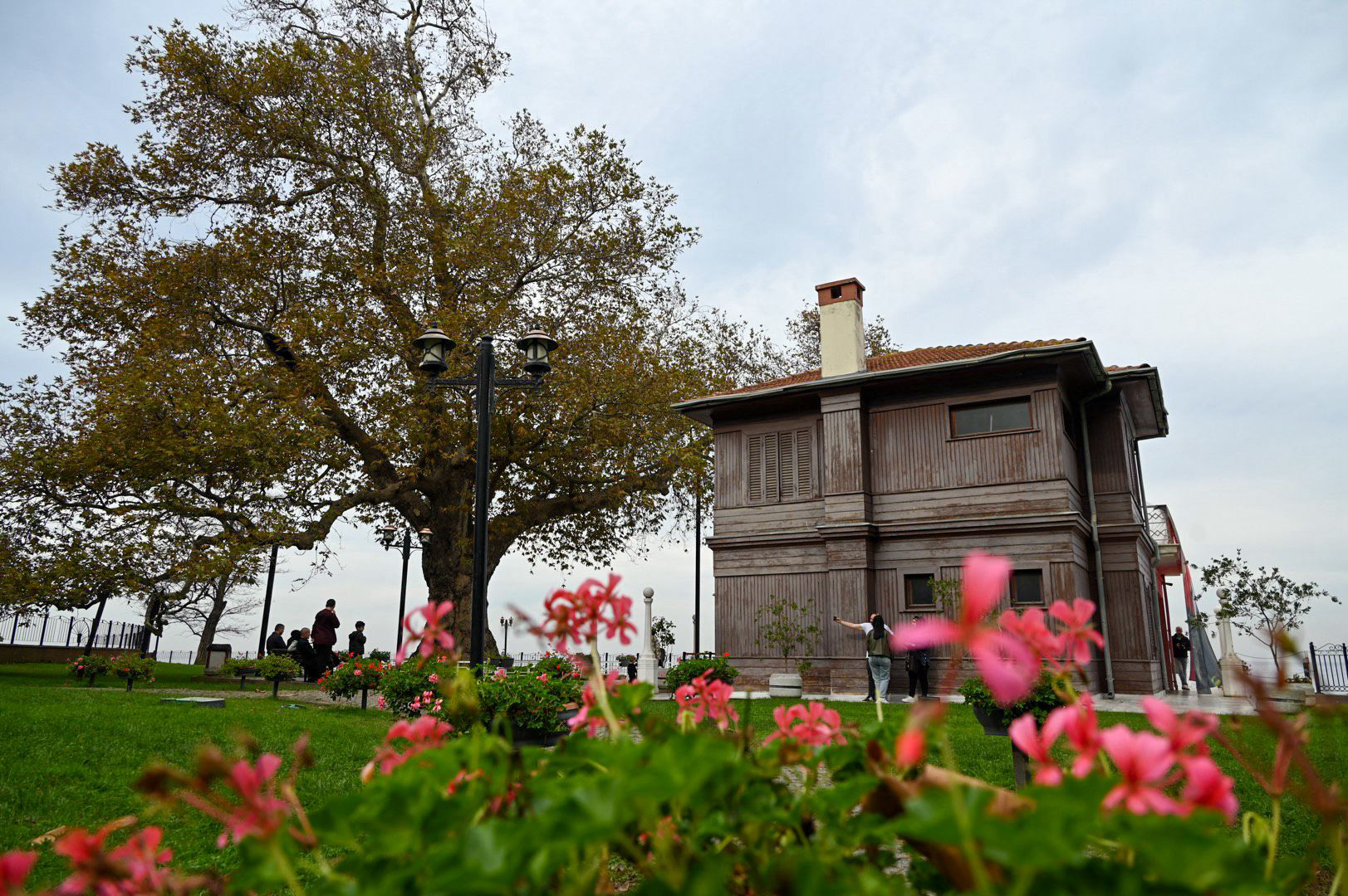 Yürüyen Köşk'ü Yürütemiyoruz !!!