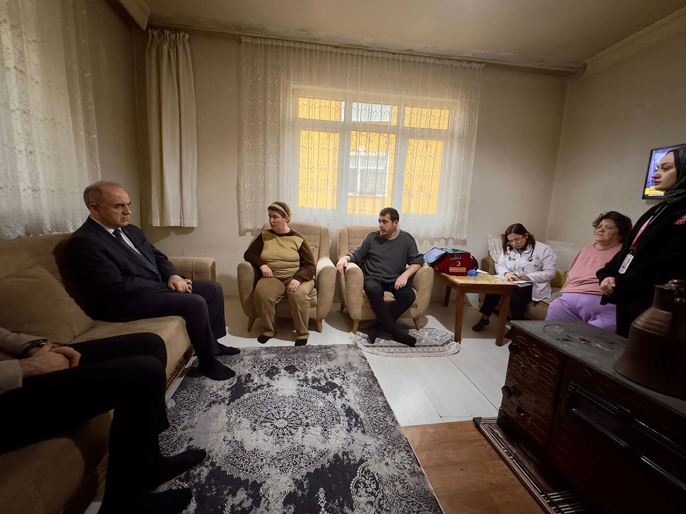 Ordu Valisi Muammer Erol’dan Evde Sağlık Hizmeti Alan Ailelere Anlamlı Ziyaret
