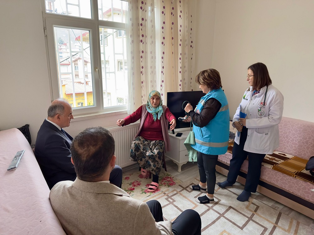 Ordu Valisi Muammer Erol’dan Evde Sağlık Hizmeti Alan Ailelere Anlamlı Ziyaret