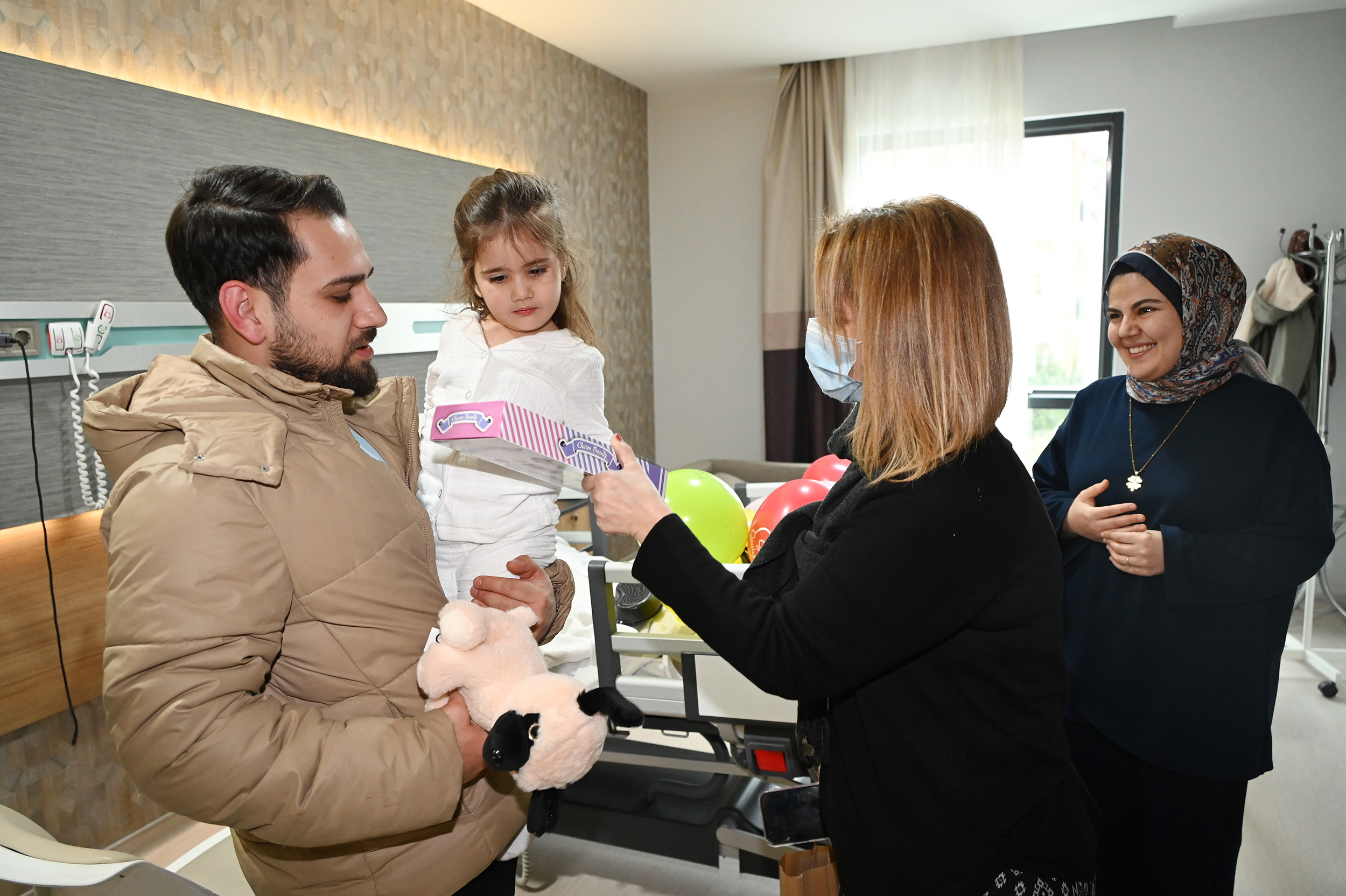 YALOVA BELEDİYESİ’NDEN YILIN İLK HASTANE ZİYARETLERİ  