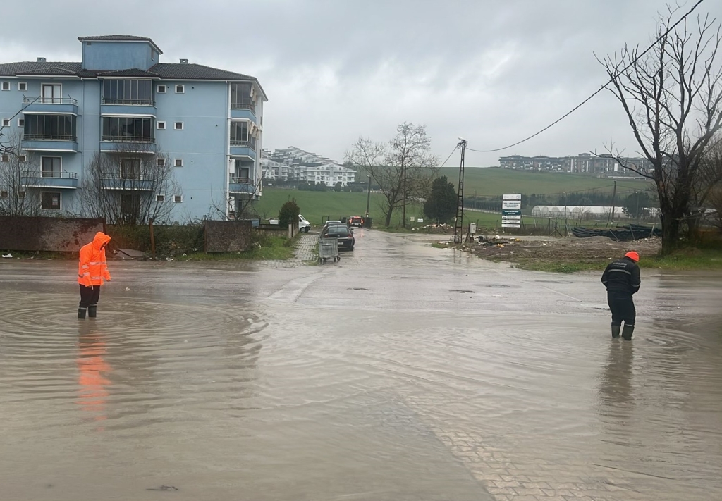 YALOVA BELEDİYESİ’NDEN YAĞIŞ MESAİSİ