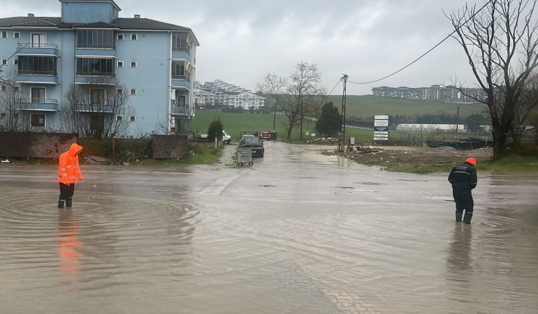 YALOVA BELEDİYESİ’NDEN YAĞIŞ MESAİSİ