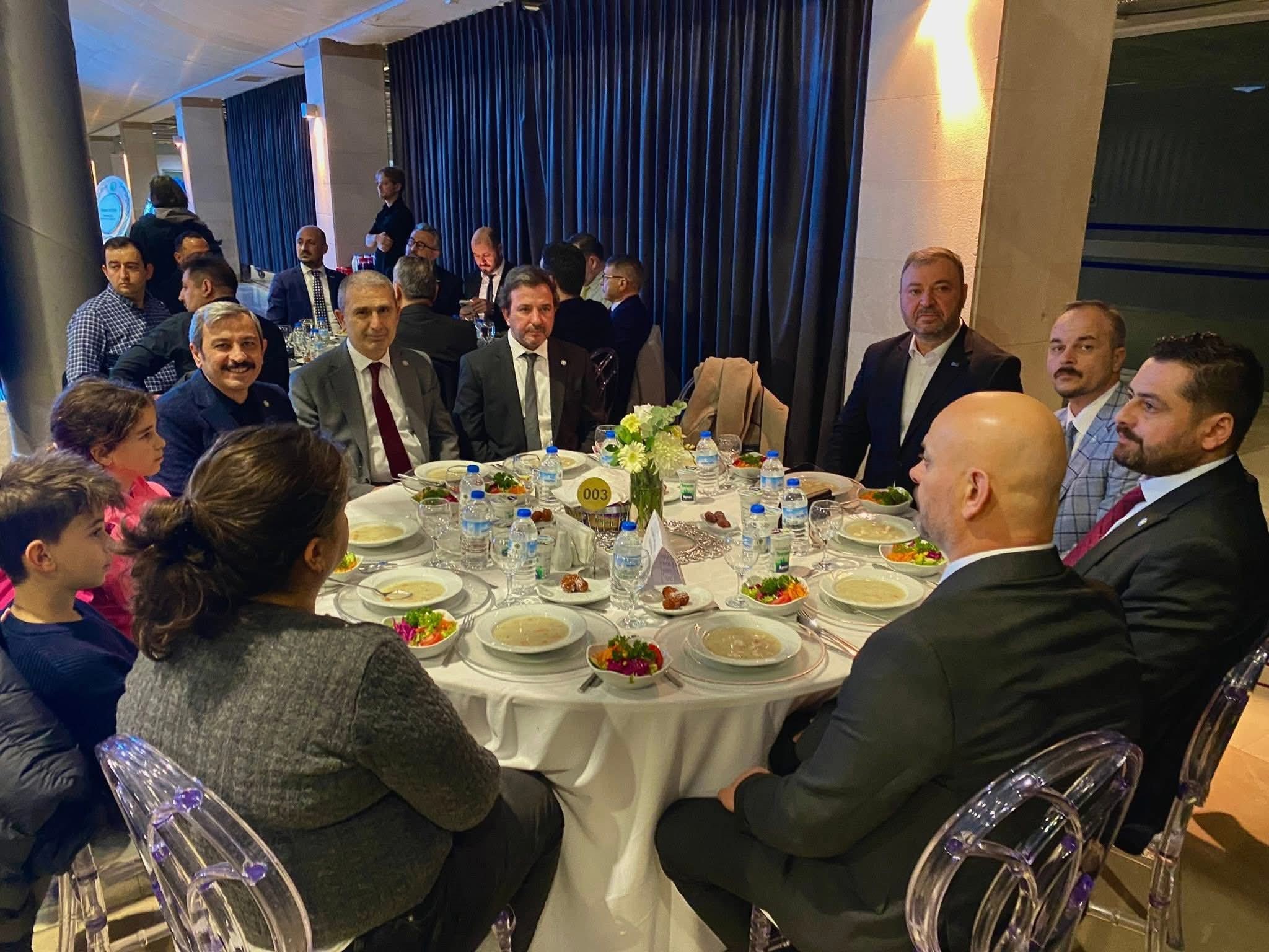 Yalova İYİ Parti Bursa İftarında Birlik Mesajı Verdi 6 Yalova İYİ Parti Bursa İftarında Birlik Mesajı Verdi