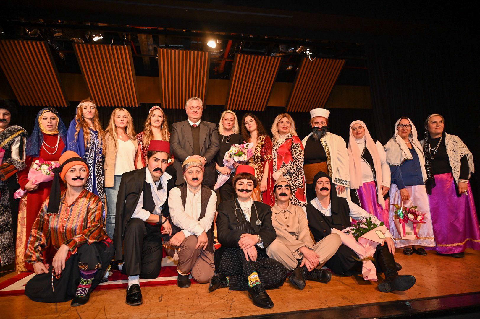 YALOVA BELEDİYESİ KADIN TİYATRO TOPLULUĞU 7 KOCALI HÜRMÜZ” İLE BÜYÜK BEĞENİ TOPLADI