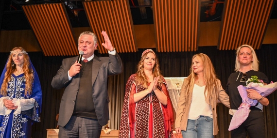 YALOVA BELEDİYESİ KADIN TİYATRO TOPLULUĞU 7 KOCALI HÜRMÜZ” İLE BÜYÜK BEĞENİ TOPLADI