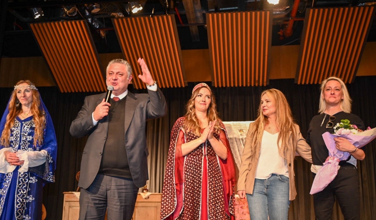 YALOVA BELEDİYESİ KADIN TİYATRO TOPLULUĞU 7 KOCALI HÜRMÜZ” İLE BÜYÜK BEĞENİ TOPLADI