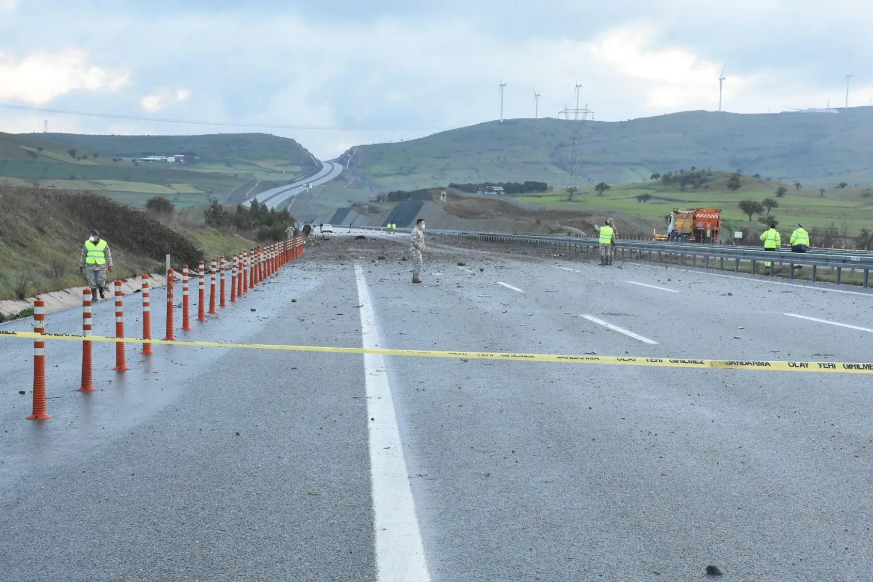 Balıkesir’de F-16 Savaş Uçağı Düştü: Pilot Şehit Oldu, Bölgede Yol Trafiğe Kapatıldı