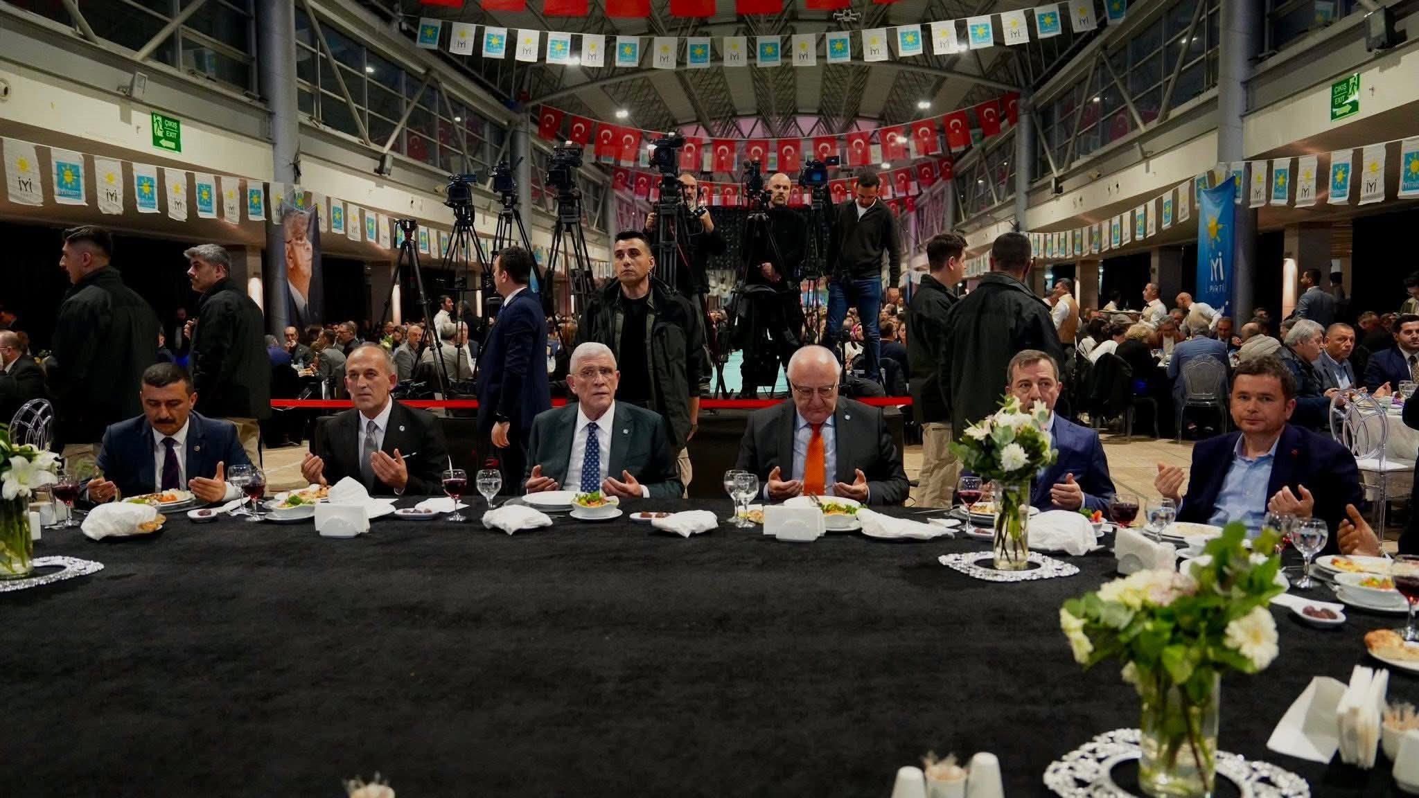 Yalova İYİ Parti Bursa İftarında Birlik Mesajı Verdi 4 Yalova İYİ Parti Bursa İftarında Birlik Mesajı Verdi