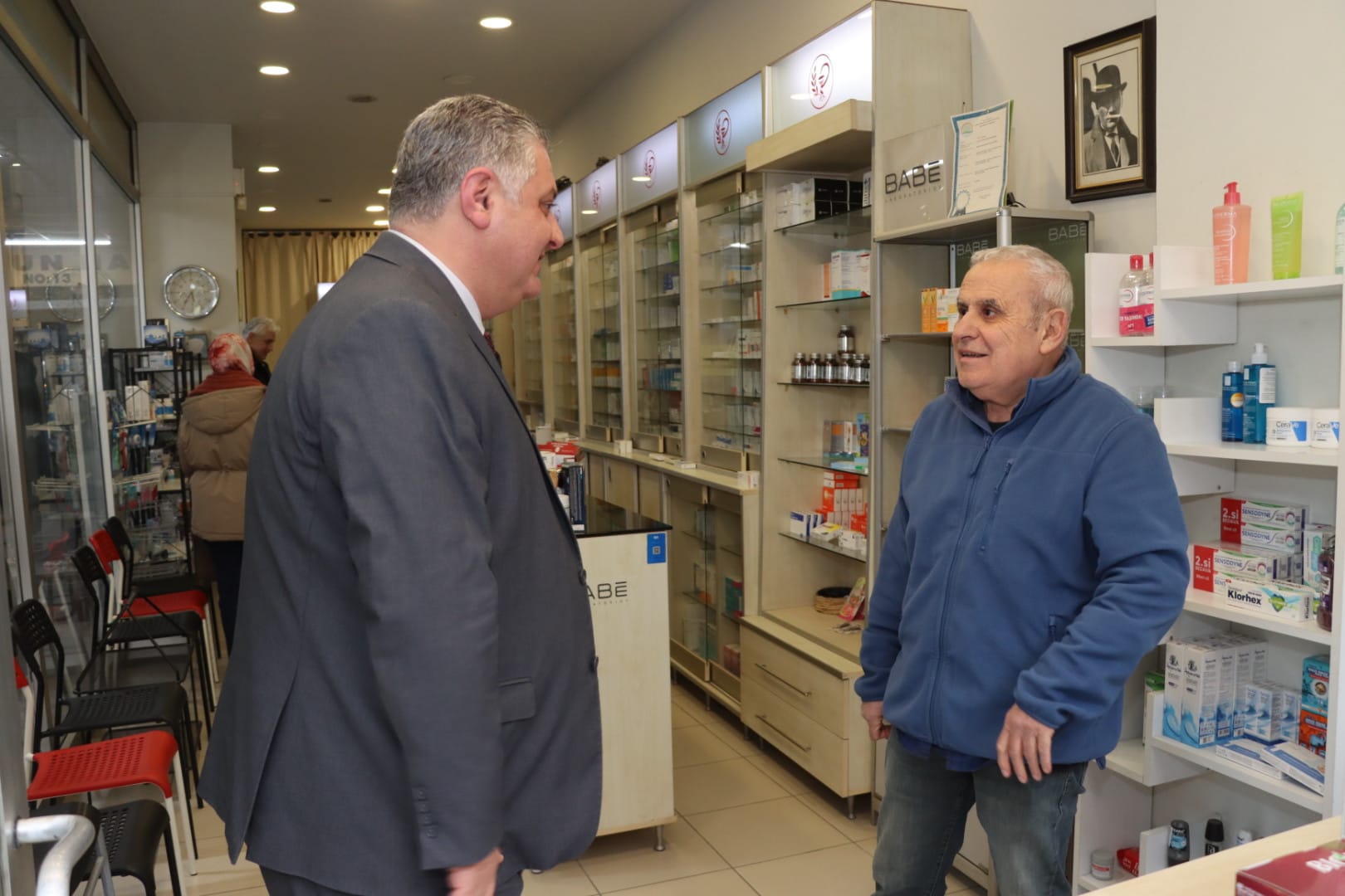 BAŞKAN GÜREL İFTAR SAATİ ÖNCESİ ESNAF VE VATANDAŞLARLA BİR ARAYA GELDİ 4 BAŞKAN GÜREL İFTAR SAATİ ÖNCESİ ESNAF VE VATANDAŞLARLA BİR ARAYA GELDİ