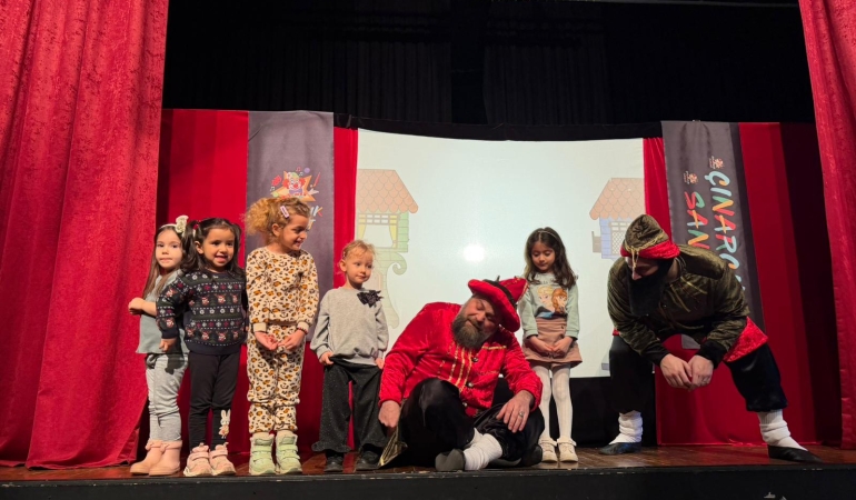 KARAGÖZ İLE HACİVAT MİNİKLERLE BULUŞTU